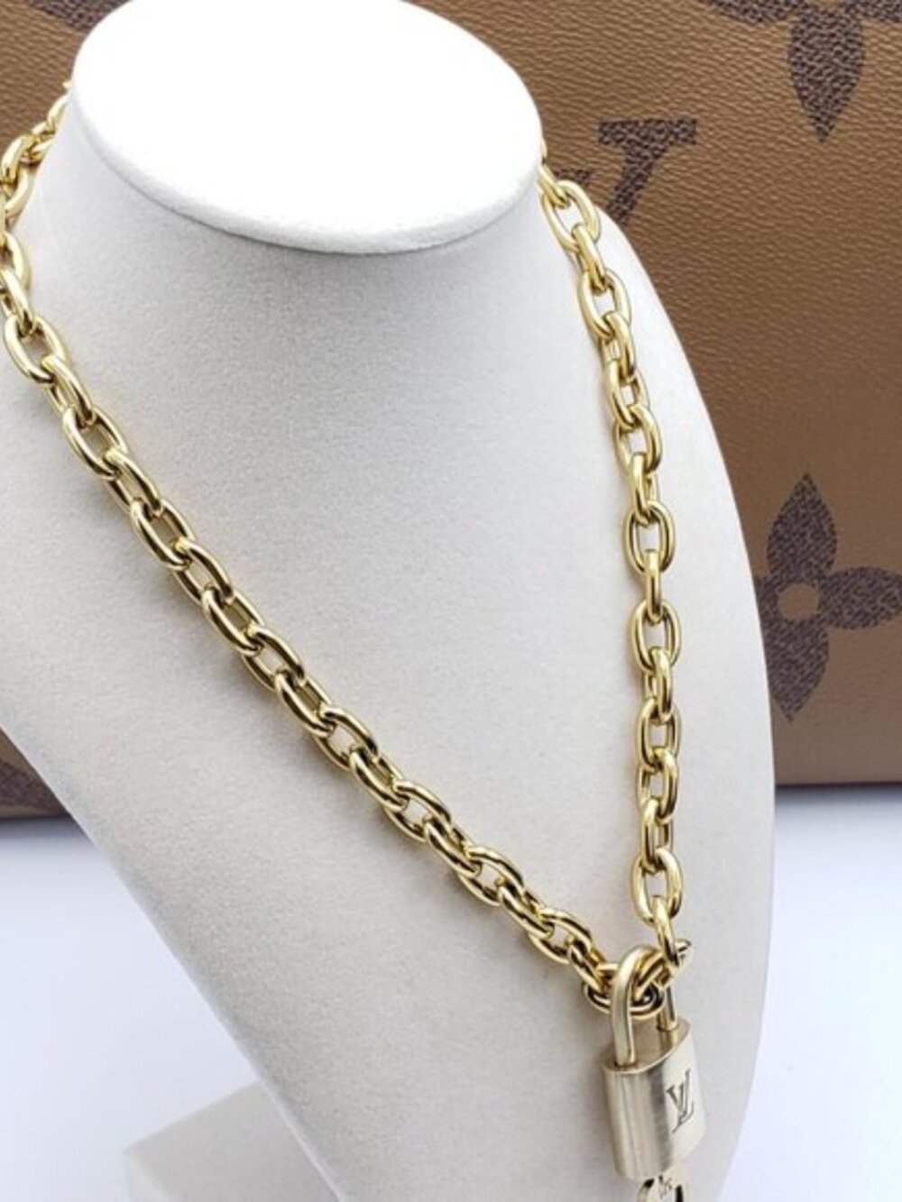 18K Gold-Plated Necklace with Authentic Louis Vuitton Padlock - Picture 5 of 12